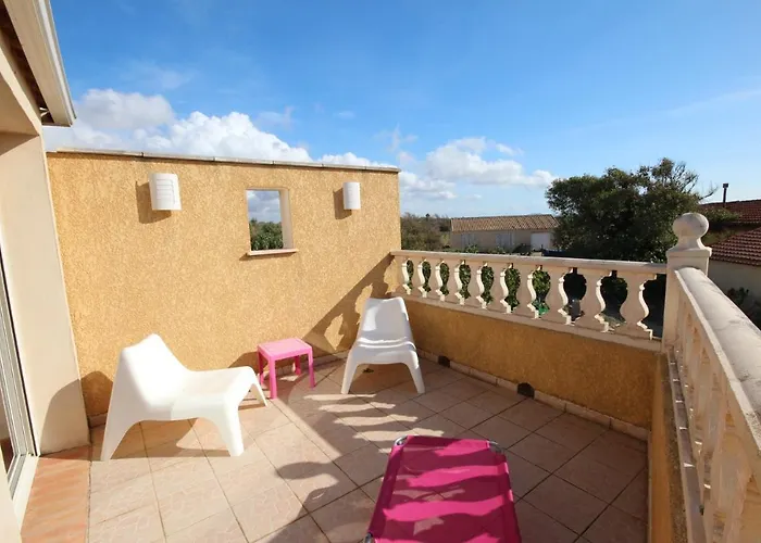 Maison Vue Mer: Beachfront With Garden And Parking Villa