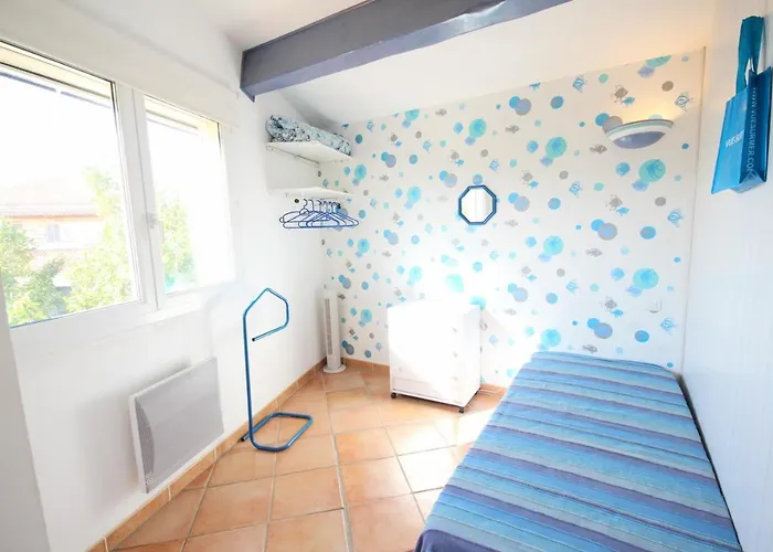 Maison Vue Mer: Beachfront With Garden And Parking Villa