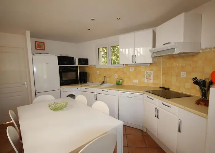 Maison Vue Mer: Beachfront With Garden And Parking Villa *